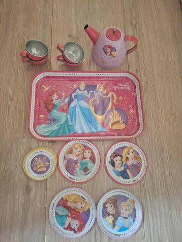 Disney thee setje zgan theepot,dienblad,bordjes,kopjes beschikbaar voor biedingen