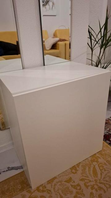 Witte IKEA-keukenkast. Nooit gebruikt. Het is nu overbodig v