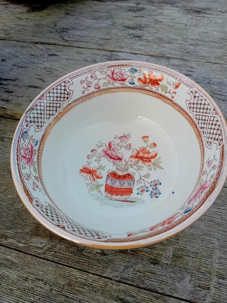 Schaal Flora P.Regout, Antiek en Kunst, Antiek | Schalen, Ophalen of Verzenden