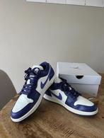 Paarse Air Jordan 1 Low maat 38, Kleding | Dames, Jordan, Ophalen of Verzenden, Wit, Zo goed als nieuw