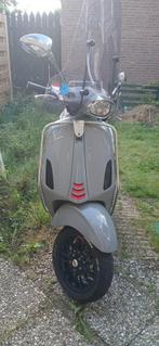 Vespa sprint 2018. Nardo grey kleur hele mooie., Fietsen en Brommers, Scooters | Vespa, Ophalen, Zo goed als nieuw