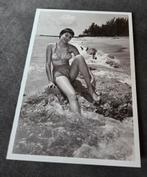 Sexy vrouw in bikini - pinup, Verzenden, 1940 tot 1960, Ongelopen, Sterren en Beroemdheden