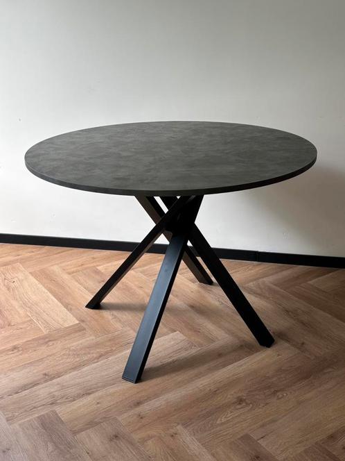 IKEA MARIEDAMM Table | Good As New, Huis en Inrichting, Tafels | Eettafels, Zo goed als nieuw, 100 tot 150 cm, 100 tot 150 cm