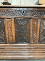 Robuste Frans eiken kist salontafel, Ophalen