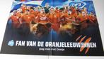 Poster van Oranje Nederland met Leeuwinnen, Verzenden, Zo goed als nieuw, Bal