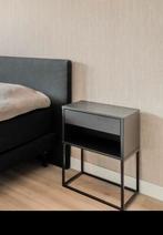 Ikea nachtkastjes VIKHAMMER zwart, Huis en Inrichting, Ophalen, Zo goed als nieuw, Hout