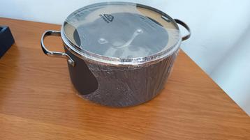 Nieuwe Kookpan met Deksel beschikbaar voor biedingen