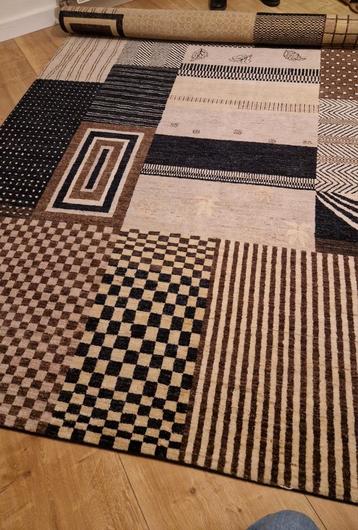 Wol handgeknoopt vloerkleed van VanTil Interieur. beschikbaar voor biedingen