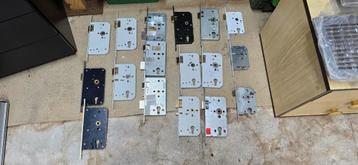 17 insteeksloten div merken beschikbaar voor biedingen