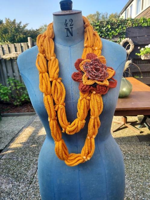 Dubbele zpagetti ketting met gehaakte bloem, Sieraden, Tassen en Uiterlijk, Kettingen, Nieuw, Overige materialen, Verzenden