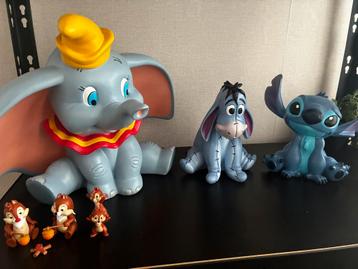 Disney figuren de 3 achterste kunnen  ook in de tuin beschikbaar voor biedingen