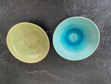 Twee leuke serveerschalen, saladeschalen beschikbaar voor biedingen