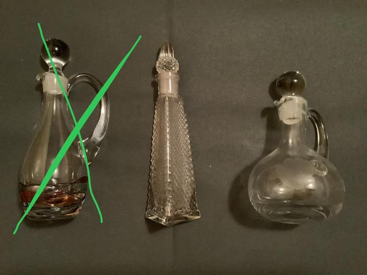 Tk 2 brocante karaffen, 1 geribbeld en 1 met geslepen glas, Antiek en Kunst, Curiosa en Brocante, Ophalen of Verzenden