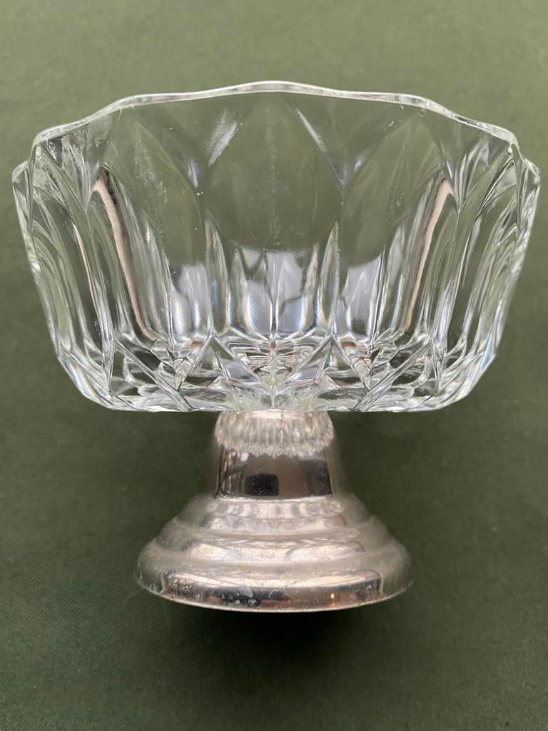 Kristallen Bonbonnière met Verzilverde Voet, Ophalen of Verzenden, Zilver