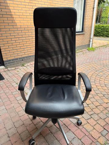High-back ergonomic office chair beschikbaar voor biedingen