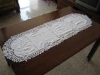 Nieuwe prachtige handwerk tafelloper met  gehaakte randen, Ophalen of Verzenden, Nieuw, Wit, Ovaal