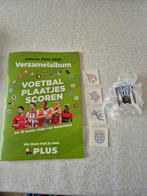 Voetbalplaatjes 100+ van Plus in boek geplakt., Verzamelen, Supermarktacties, Albert Heijn, Ophalen of Verzenden