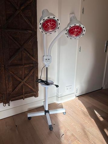 LIROMA Infraroodlamp Dubbele kop beschikbaar voor biedingen