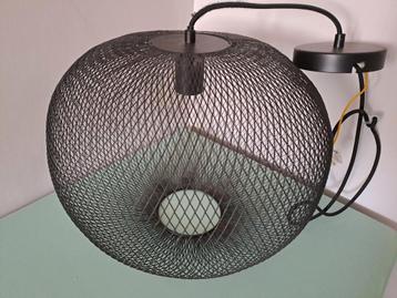 Zwarte hanglamp  beschikbaar voor biedingen
