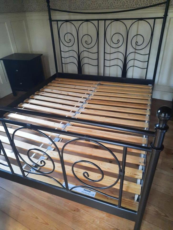 Mooie metalen bedframe Ikea, Huis en Inrichting, Slaapkamer | Bedden, Zo goed als nieuw, Tweepersoons, 160 cm, 200 cm, Metaal