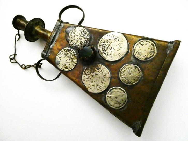 Koperen handvervaardigde kruithoorn / kruitfles met munten, Antiek en Kunst, Antiek | Koper en Brons, Ophalen of Verzenden
