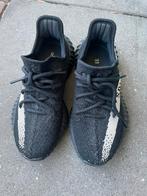 ADIDAS YEEZY BOOST 350 V2 OREO, Ophalen of Verzenden, Zo goed als nieuw, Sneakers of Gympen