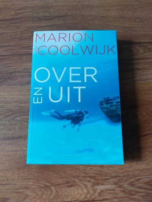 Thriller • Marion van de Coolwijk - Over en uit, Boeken, Thrillers, Zo goed als nieuw, Nederland, Ophalen of Verzenden