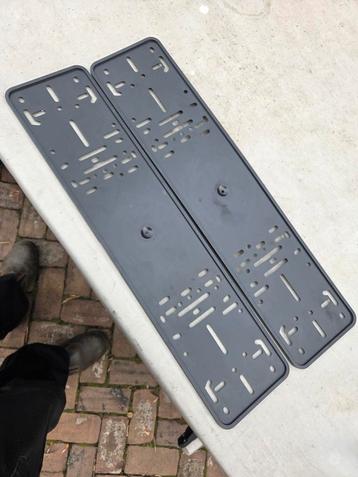 2 Nieuwe Kentekenplaathouders carpiont beschikbaar voor biedingen