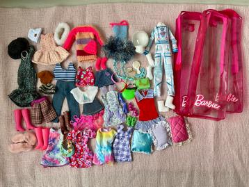 Groot pakket barbie kleding, accessoires, verpakkingen beschikbaar voor biedingen