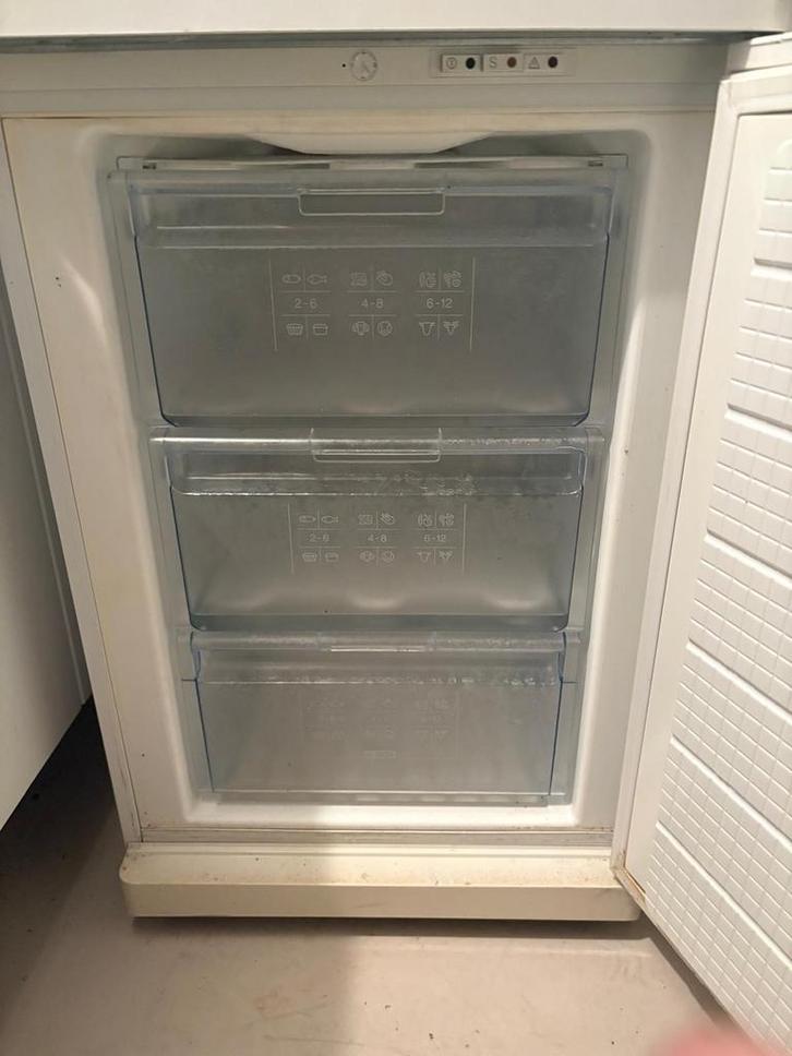 BOSCH Tafelmodel Vriezer - 3 Lades, Witgoed en Apparatuur, Vriezers en Diepvrieskisten, Gebruikt, Vrijstaand, Vrieskast, Minder dan 85 cm