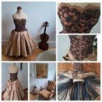 Brocante paspop met examenopdracht jurk anno 1970, Antiek en Kunst, Ophalen of Verzenden