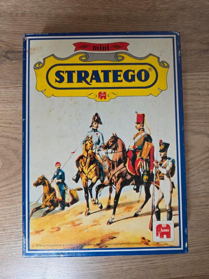 Mini Stratego bordspel vintage Jumbo reisspel, Hobby en Vrije tijd, Gezelschapsspellen | Bordspellen, Zo goed als nieuw, Een of twee spelers