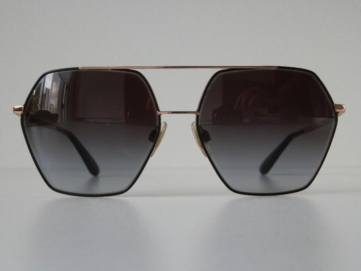 Dolce Gabbana zonnebril. DG 2157., Sieraden, Tassen en Uiterlijk, Zonnebrillen en Brillen | Dames, Zo goed als nieuw, Zonnebril