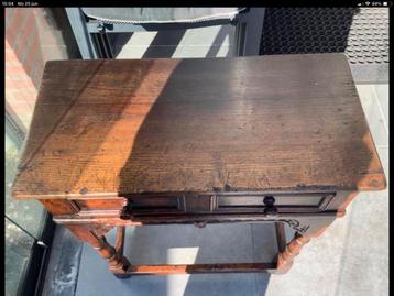 Antiek side table beschikbaar voor biedingen