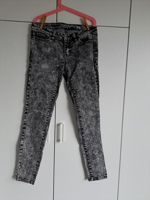 Noisy May skinny jeans - maat xs 26 32, Kleding | Dames, Spijkerbroeken en Jeans, Gedragen, W27 (confectie 34) of kleiner, Grijs