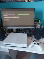 Xbox One S 1 TB + 3 Games + 2 Controllers, Spelcomputers en Games, Spelcomputers | Xbox Original, Ophalen of Verzenden, Gebruikt