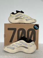 Yeezy Boost 700 V3 ‘Azeal’ - 40 ⅔, Kleding | Dames, Schoenen, Ophalen of Verzenden, Wit, Zo goed als nieuw, Sneakers of Gympen