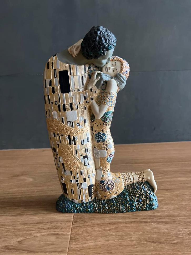 Gustav Klimt 'De Kus' Beeld - 30cm, Antiek en Kunst, Kunst | Beelden en Houtsnijwerken, Ophalen