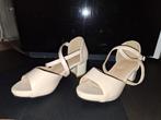 Beige hak schoenen - maat 33 - Nieuw!, Ophalen of Verzenden, Nieuw, Beige, Schoenen met lage hakken