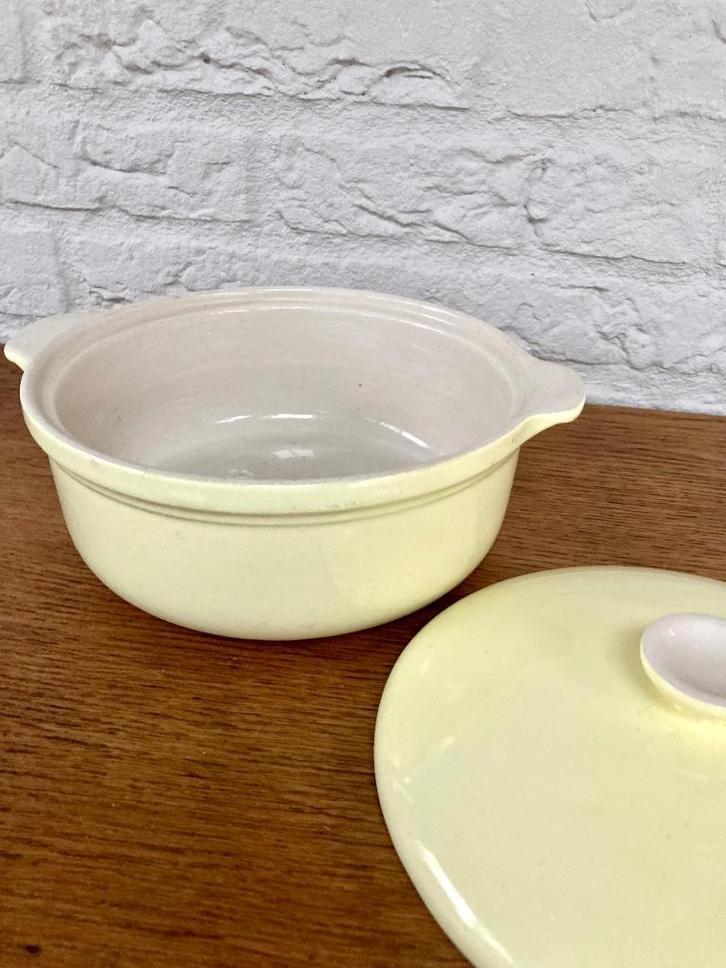 Sphinx Petrus Regout Parafue: pastel gele ovenschaal.Vintage, Huis en Inrichting, Keuken | Servies, Gebruikt, Schaal of Schalen