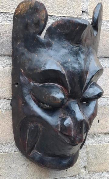 Afrikaans masker . Houtsnijwerk.  15/25/8 cm. beschikbaar voor biedingen