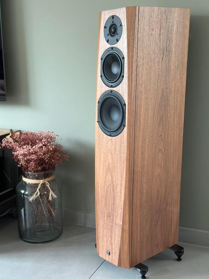 Phonar Veritas Edma surround set P6.5 | M4 | C8.5 | walnoot, Audio, Tv en Foto, Luidsprekers, Zo goed als nieuw, Front, Rear of Stereo speakers