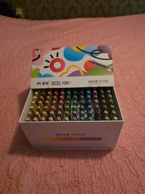 Mooie grote set stiften enz te koop, Hobby en Vrije tijd, Tekenen, Zo goed als nieuw, Ophalen of Verzenden
