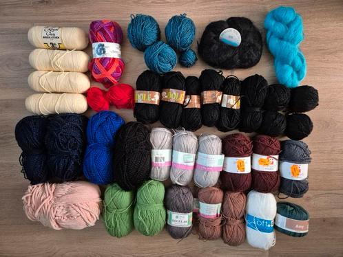 Veel bollen verschillende garens, Hobby en Vrije tijd, Breien en Haken, Zo goed als nieuw, Breien of Haken, Wol of Garen, Ophalen of Verzenden