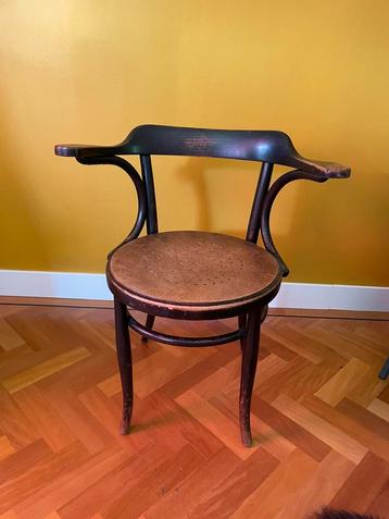 Klassieke thonet stoel beschikbaar voor biedingen