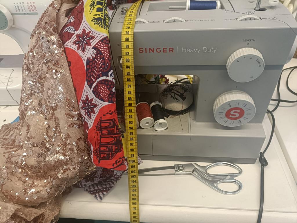 Wil je leren kleding maken ?, Ophalen of Verzenden, Zo goed als nieuw