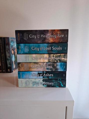 The mortal instruments serie compleet beschikbaar voor biedingen