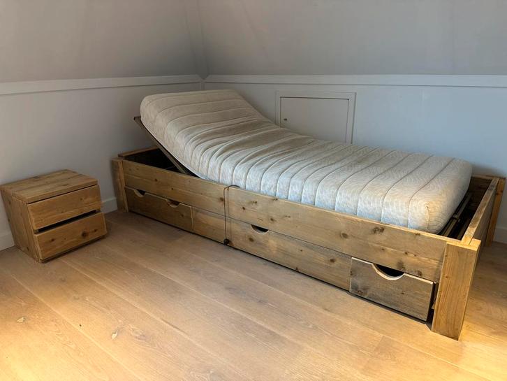 Stoer steigerhouten kinderbed, Huis en Inrichting, Slaapkamer | Complete slaapkamers, Zo goed als nieuw, Eenpersoons, Ophalen of Verzenden