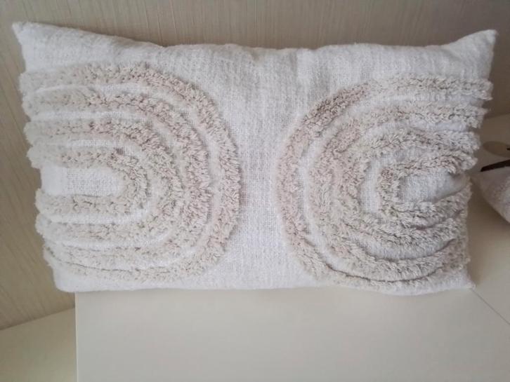 2 retro katoenen off white sierkussens 40x60 cm  leenbakker, Huis en Inrichting, Woonaccessoires | Kussens, Zo goed als nieuw