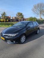 Toyota Auris 1.8 Hybrid 136pk CVT 2016 Zwart, Auto's, Metallic lak, 28 km/l, 4 cilinders, Zwart